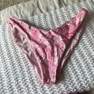 Frankies Bikinis Cheeky high rise bottoms size L Pink Paisley Print